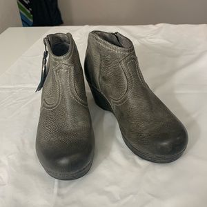 Dansko Wedge Style Bootees size 39 (9)